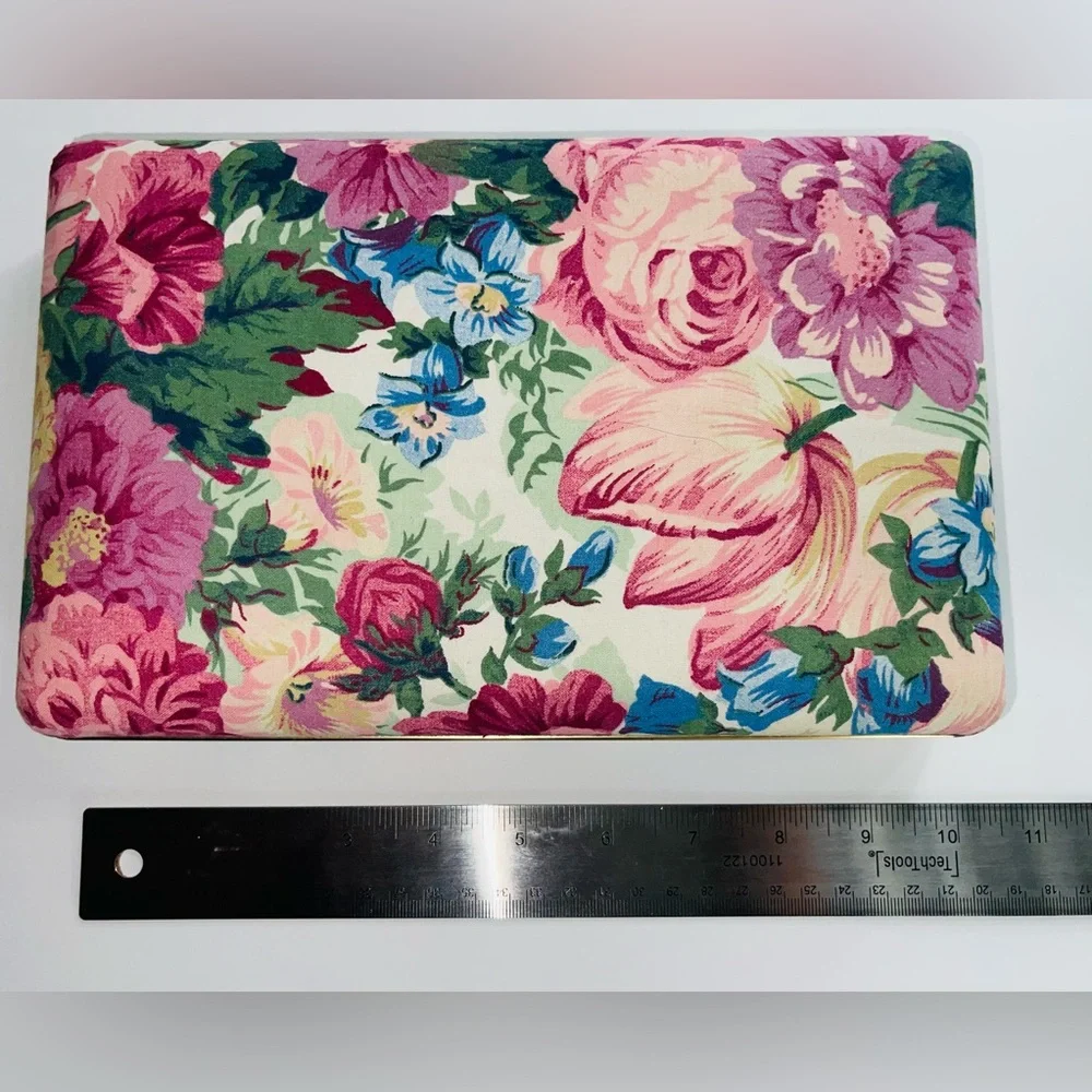 VINTAGE JEWELRY BOX WITH FLORAL DESIGN